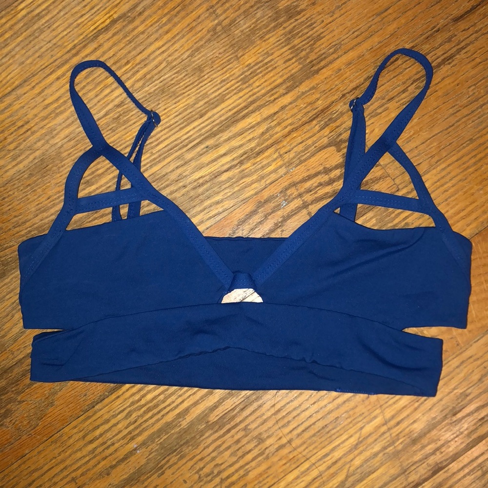 Tavik Jessi top